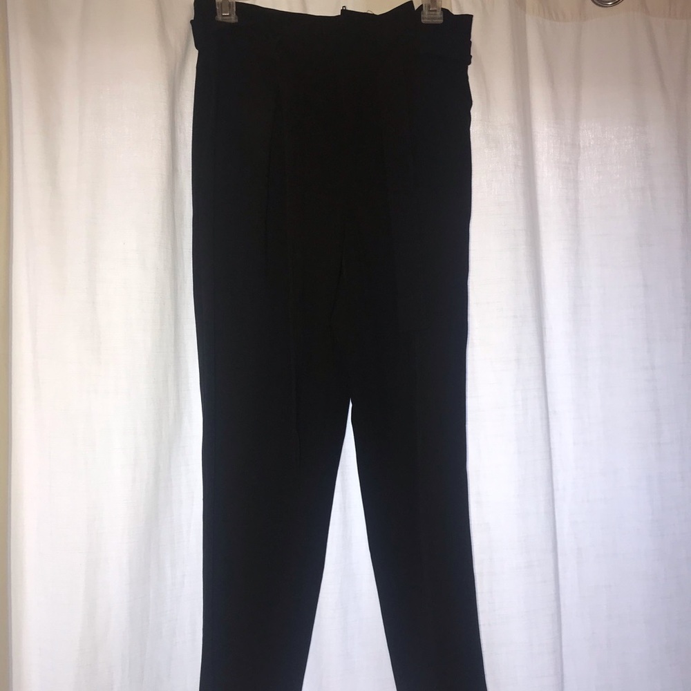 Black Capri pants